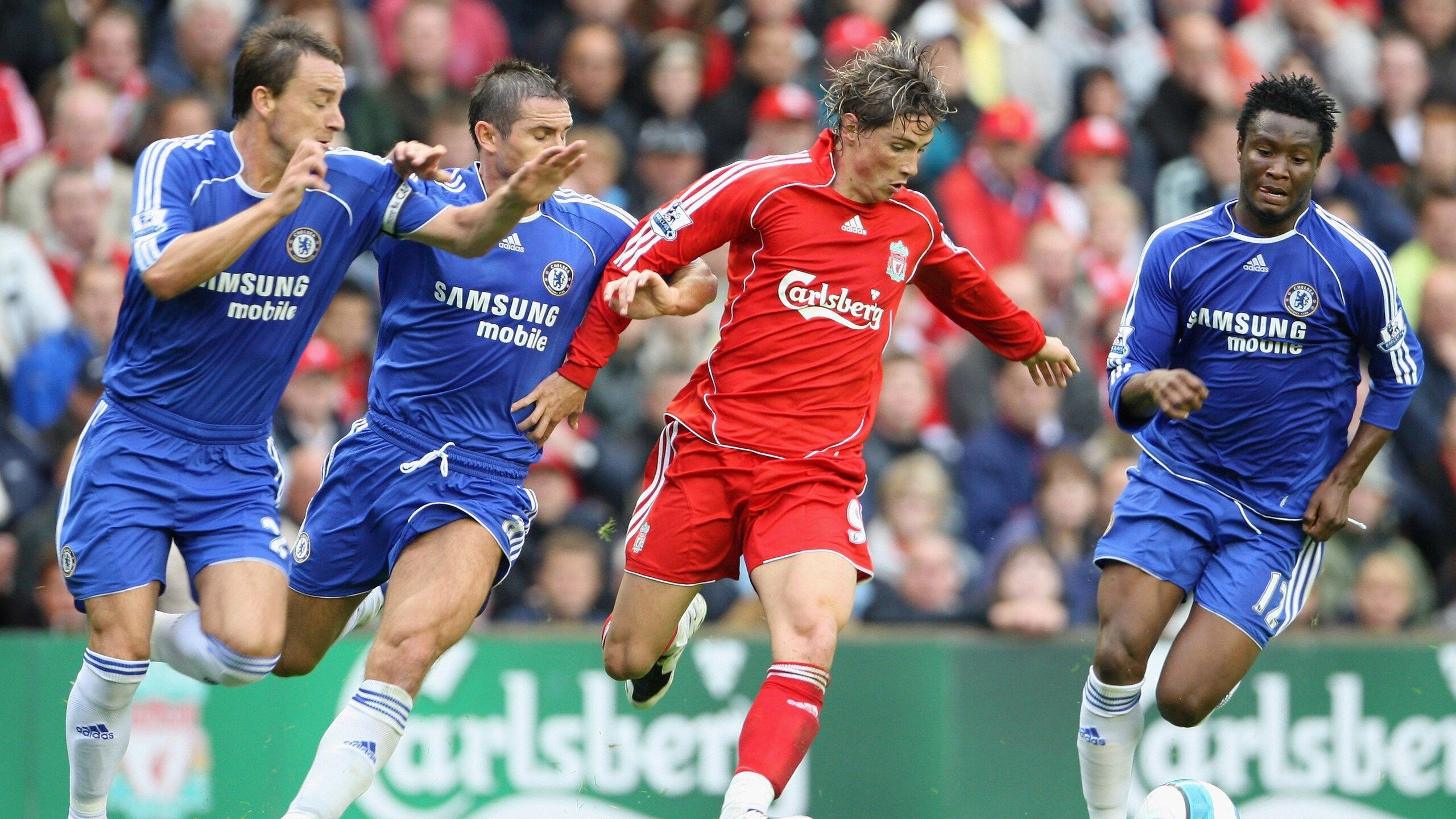 “诺克·达维德·彼得森的赛场表现引起橄榄球圈广泛关注”