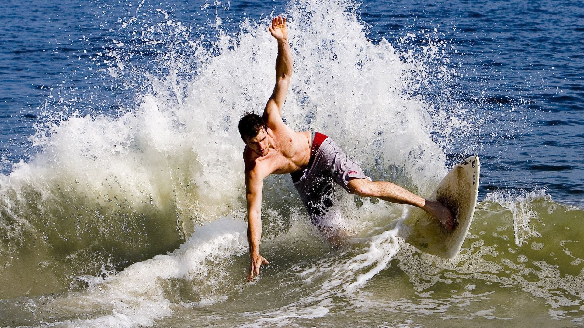 帕金斯短距离蝶泳爆发力惊艳全场，帕金斯运球